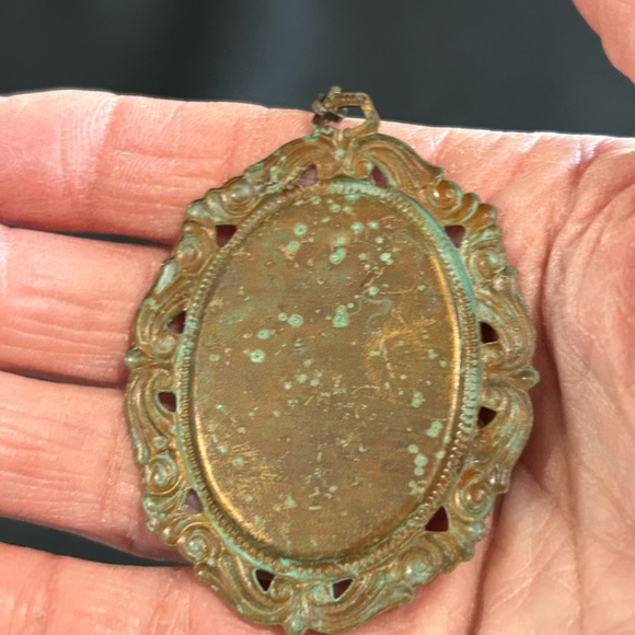 Mermaid cameo Necklace - Picture 7 of 8